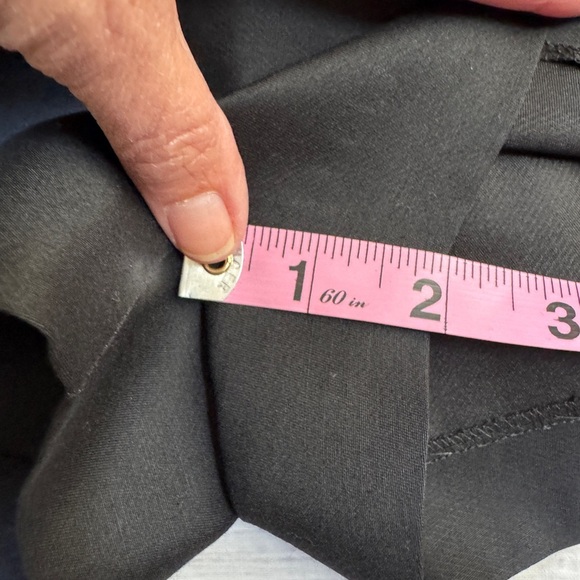 DSquared2 Women’s Black Shorts NWOT Wool/Silk Size 40/US 4 MSRP  $495 - Picture 4 of 8